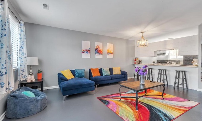 Northeast Raleigh House | Comfy Home in the Heart of Raleigh townhouse