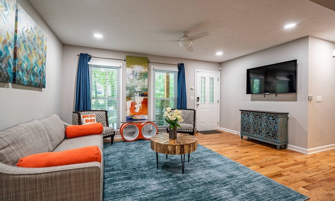 Alpharetta House | Comfy King Beds, Fast WiFi, Fun Game Room, Dogs OK