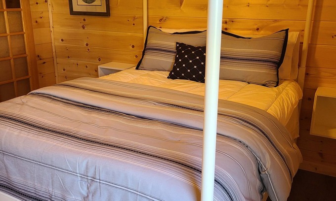 Aurora House | Comfy private and quiet retreat in the center of town.