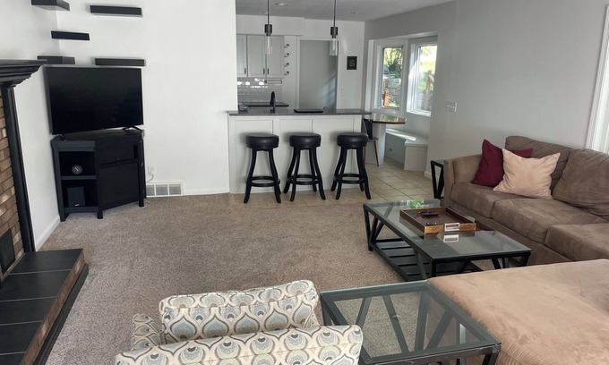 Westside Connection House | Comfy ranch home close to Downtown Grand Rapids
