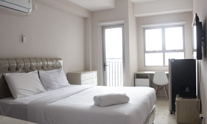 Cibaduyut Hotel | Comfy Studio Room at Mekarwangi Square Apartment Cibaduyut