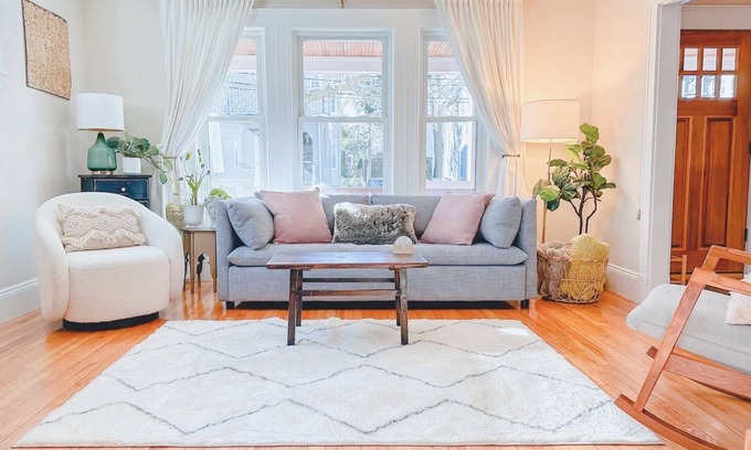 Medford Apartment | Comfy, Stylish Apt. Near Uni's, Driveway