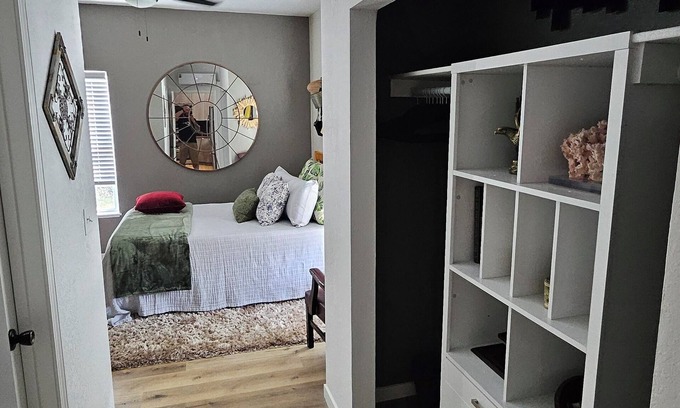 Linn Creek Apartment | Comfy unit centrally located and convienent to nightlife.