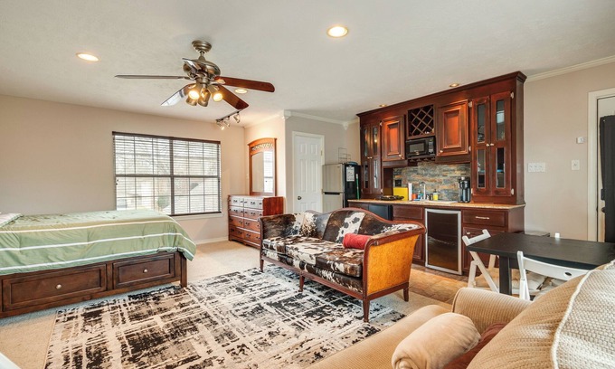 Wimbledon Falls Apartment | Community Pool Access: Studio in Tomball!