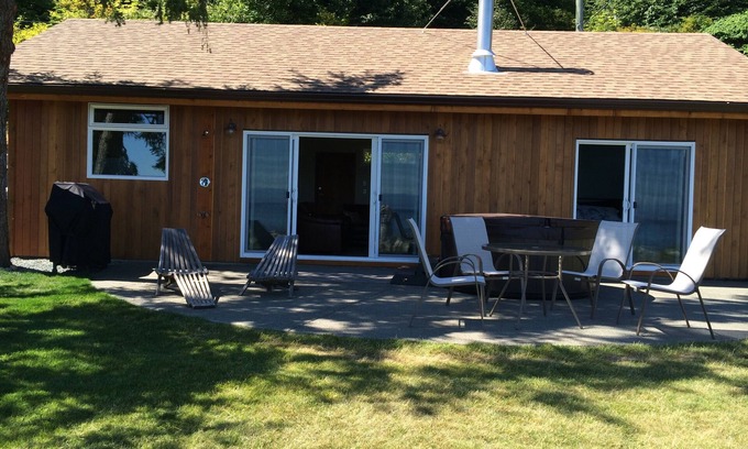 Courtenay Cottage | Comox Valley Walk-On Oceanfront Cottage (B) At Udina Bay on Vancouver Island