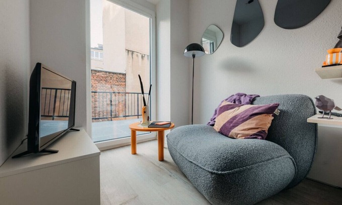 Friedrichstadt Apartment | Compact & Comfy | Urban Style | Central Location
