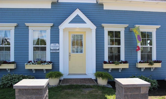 North Head Hotel | Compass Rose Heritage Inn