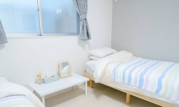 Suminoe House | Completely private room in a detached house! 3 minutes walk from the station. 10 minutes by train to Namba. One train to the airport.