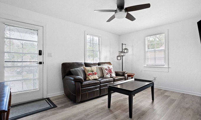 Disston Heights House | Completely Refinished Home Fresh 2 bedroom 5 miles from downtown and the beach