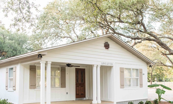Destin House | Completely Restored Destin Home! Steps to HarborWalk and Local Dining!