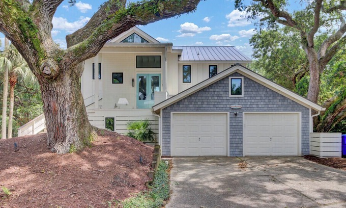 Isle of Palms House | Conch Court 3 by Wild Dunes, Ocean View Home