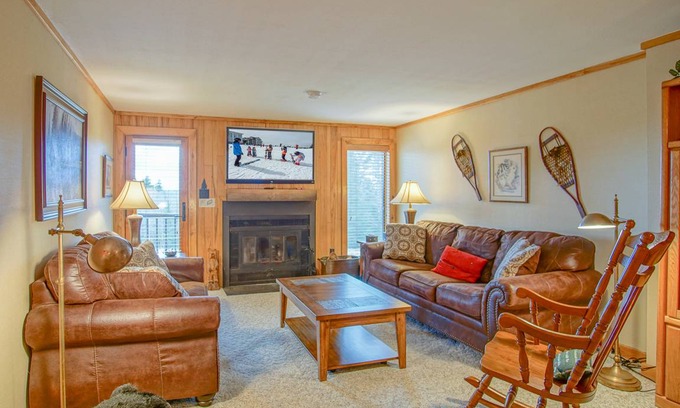 Snowshoe Condo | Condo ∙ 2 bedrooms ∙ 7 guests