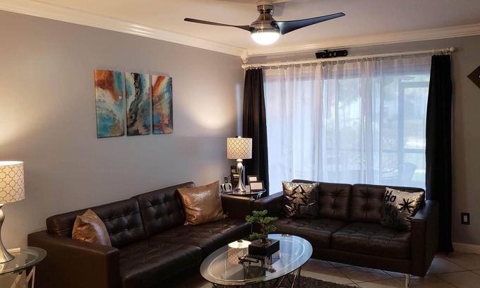 Ventura Condo | Condo/apt. near Disney, Universal, 3 pools, WIFI,free Parking !