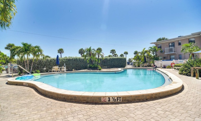 St. Pete Beach Condo | Condo at Upham Beach Park w/Heated Pool Access!