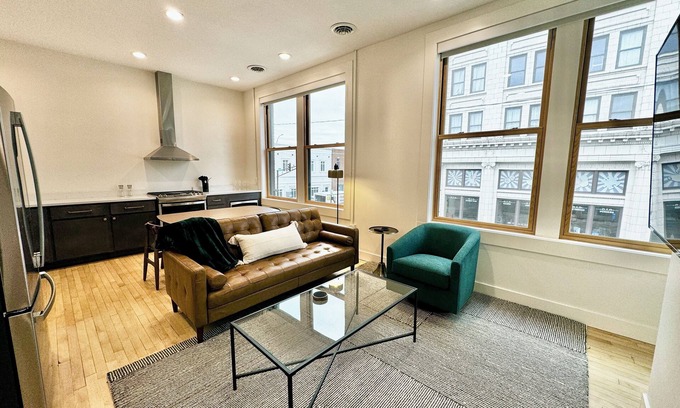 Van Buren Condo | Condo B - Gallery Suite - Downtown Marion