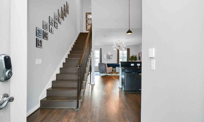 Central Business District Condo | Condo in Midtown. One block from downtown. Minutes from Texas Medical Center