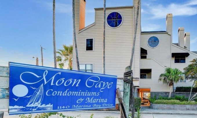 Clear Lake Shores Condo | Condo near NASA, Kemah Boardwalk, & More- Pet Friendly!