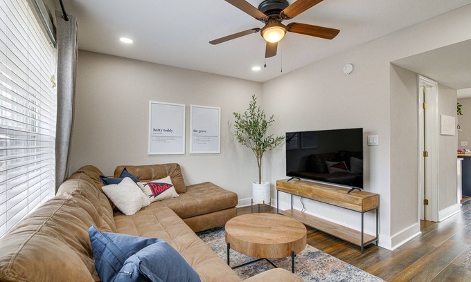 Oxford Condo | Condo w/Pool: Walk to University of Mississippi!