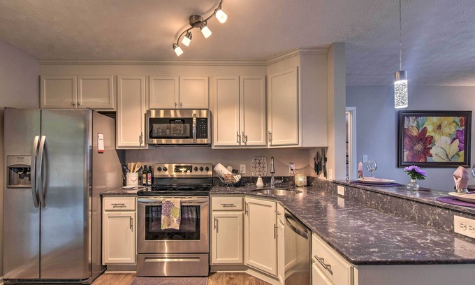 Hendersonville Condo | Condo w/Sunroom, Near Downtown Hendersonville!