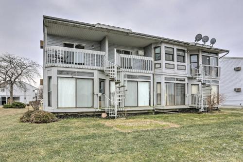 Oak Harbor Apartment | Condo with Balcony, Dock and Access to Lake Erie