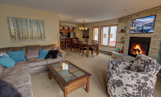 Mountain House Condo | Condo with private laundry & pool & hot tub onsite