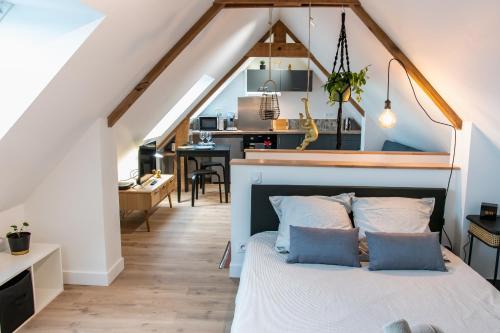La Chapelle-Neuve Apartment | Confortable T1bis rénové, au cœur d'un bourg calme