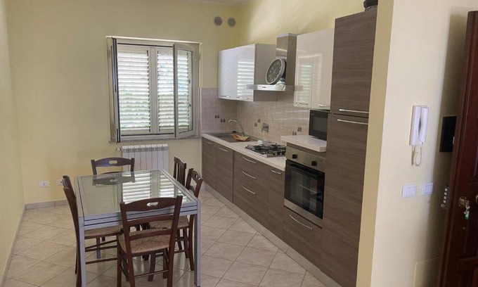 Falerna Apartment | Confortevole e Luminoso Appartamento 100mq a Falerna con Vista sul Paese e sul Promontorio con Free WiFi Free Parking e Smart TV