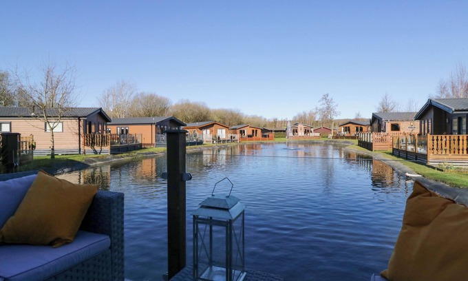 Tewitfield Cottage | CONISTON VIEW LODGE, pet friendly, with pool in Carnforth