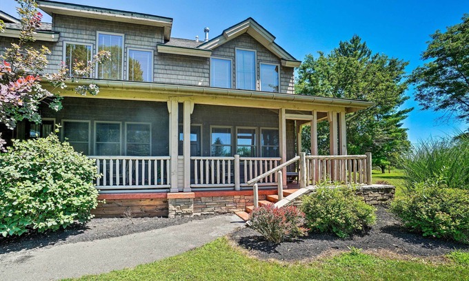 Conneaut Lakeshore House | Conneaut Lake Home with Yard, 1/2 Mi to Beach/Park