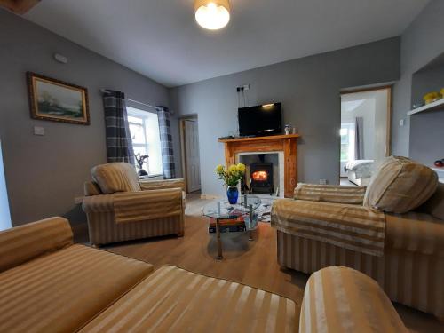 Clifden House | Conneelys Cottage, Connemara, Clifden, H71Y096