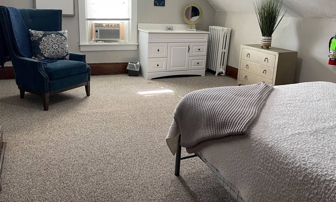 Bedford Apartment | Contemporary 2 bedroom loft in Downtown Bedford