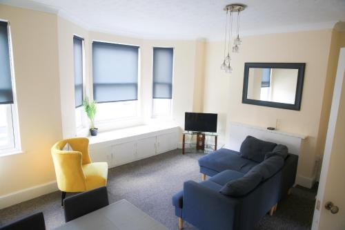 Lowestoft Apartment | Contemporary 2 Floor Flat with Sea Views!