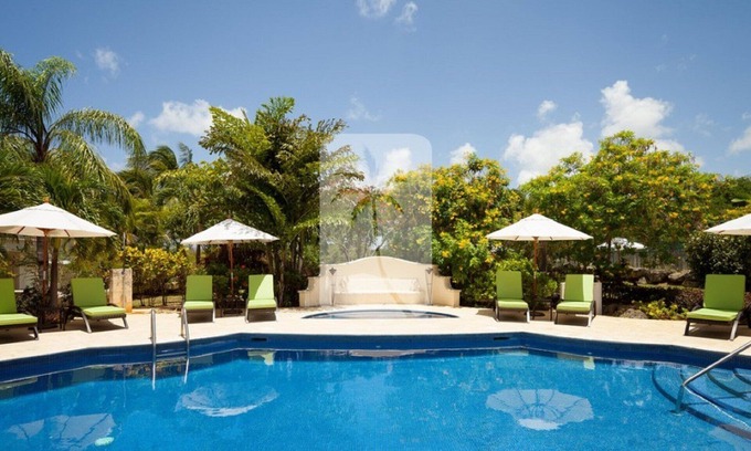Little Battaleys House | Contemporary 3 Bed House Pool Jacuzzi Mullins Beach Platinum Coast