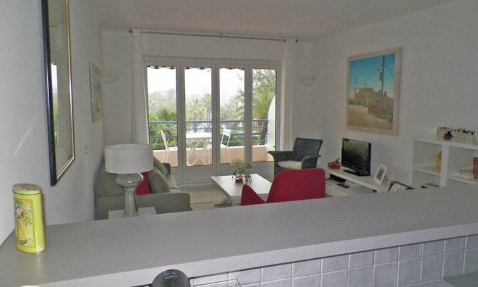 Cap-d'Antibes Apartment | Contemporary Apartment in Antibes with Terrace
