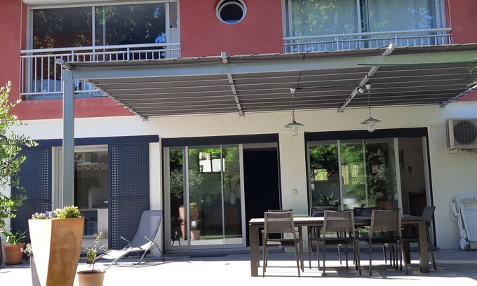 Pont-Saint-Esprit House | Contemporary house in the heart of Provence