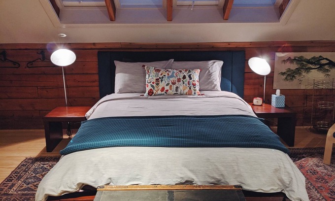 North End House | Contemporary Log Guesthouse with Sauna: Historic North End - Perfect for Couples