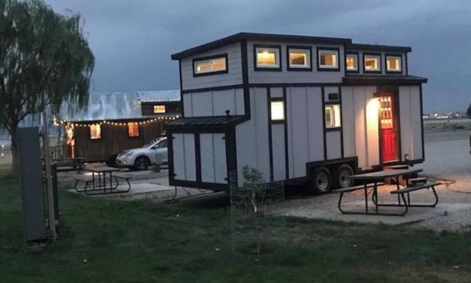Vineyard House | Contemporary - Modern Tiny Home on the Lake