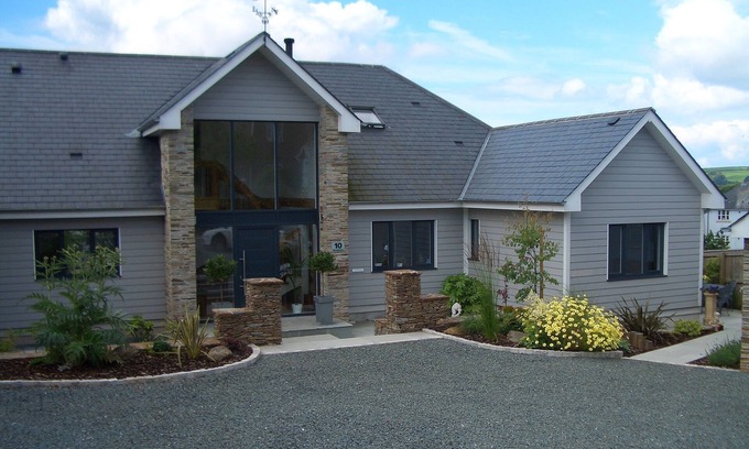 Kingsbridge Apartment | Contemporary New England Apartment With Private Entrance In Kingsbridge, Devon.