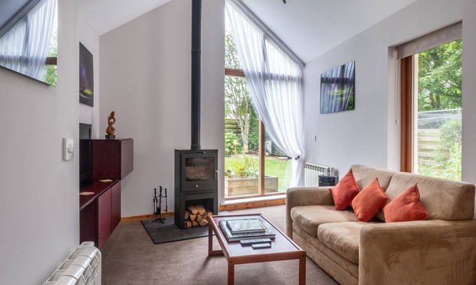 Glenmorangie Apartment | Contemporary One Bedroom Apartment Close To All Amenities In Conservation Area