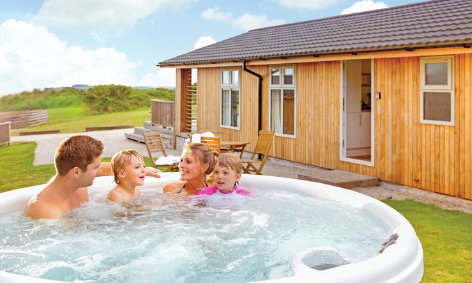 Carnmenellis Ski Chalet | Contemporary south facing lodge.