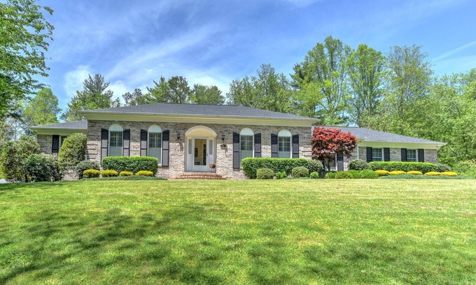 Skyland House | Convenient and spacious 3 br, 1 sofa bed, 2 bath, lg yd, firepit, & patio area.