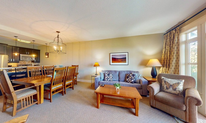 The Blue Mountains Condo | Convenient Condo Steps from Blue Mountain Village w/Free WiFi & Private W/D