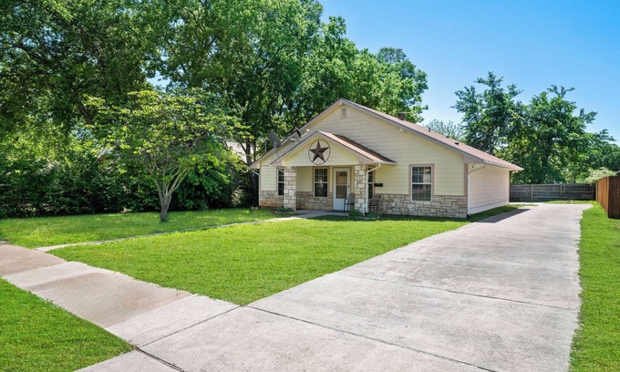 Sherman House | Convenient Entire Home Sherman TX close to Austin college