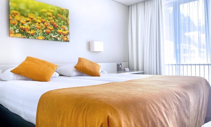 Municipality of Zeist Hotel | Convenient Getaway with On-site Dining, Free Parking, and Comfortable Ambiance