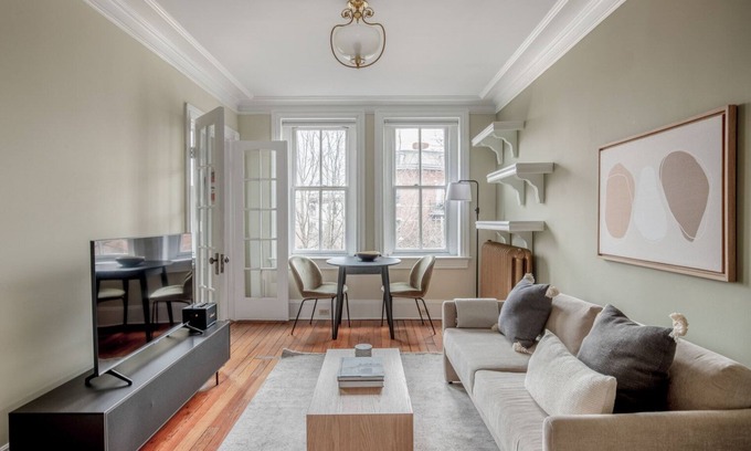Logan Circle Apartment | Convenient Logan Circle 1BR close to 14th St. by Blueground