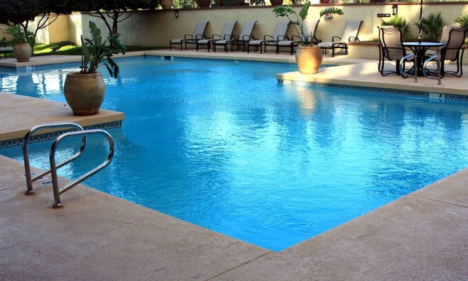 Phoenix Hotel | Convenient Phoenix Stay Near Airport with Pool and Free Shuttle 24/7