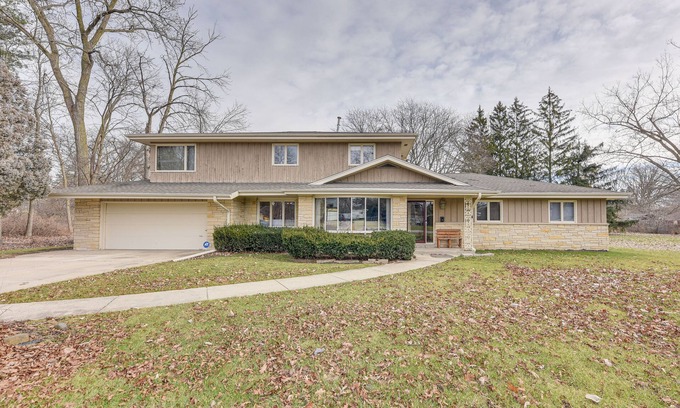 Racine Apartment | Convenient Racine Home: 4 Mi to Lake Michigan!