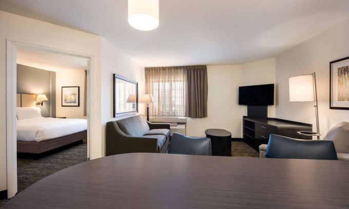 Bryant Pattengill West Hotel | Convenient Stay, Superb Location! 2 Relaxing Units, Pets are Allowed Here!