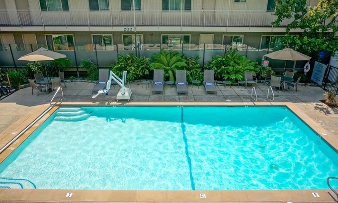 Corte Madera Hotel | Convenient Suite | Near Trails & Dining | Outdoor Pool | Parking | BBQ Area