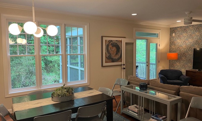Carrboro House | Convenient well appointed home near downtown Carrboro and farmers market